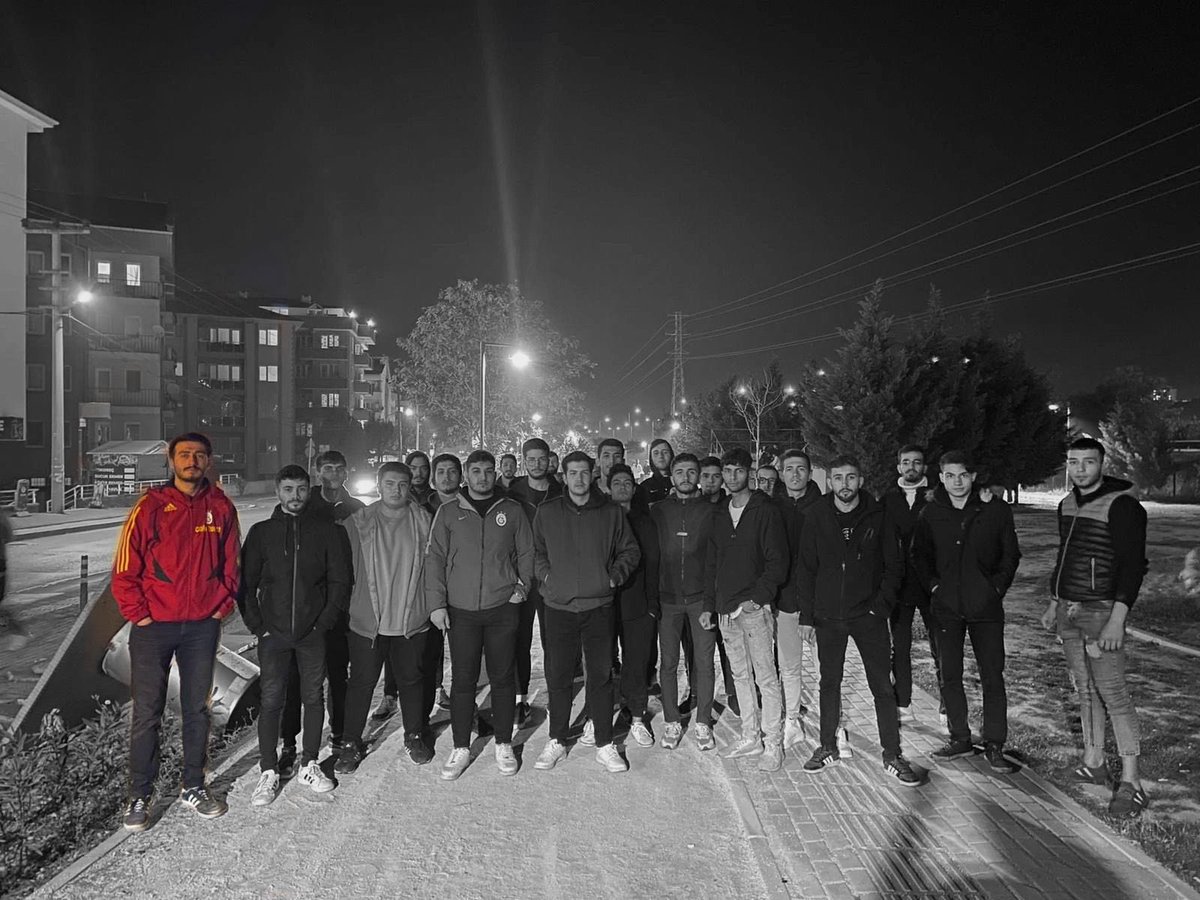 BAŞIMIZ SAĞ OLSUN

Temsilciliğimizin eski yönetim ekibinden canımız ciğerimiz kardeşimiz Emre Daşdemir’in vefat haberini derin bir üzüntüyle öğrenmiş bulunmaktayız.Merhum kardeşimize Allah’tan rahmet,sevenlerine başsağlığı diliyoruz.

#ultrAslanUNI