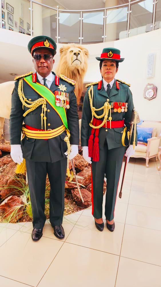 MviringiHosia's tweet image. This is above political rhetoric. And this is not cheap regalia.
It's a statement, a testament and a foretaste of things yet to come. You can underrate the General at your own peril @LynneStactia @TTMambeu