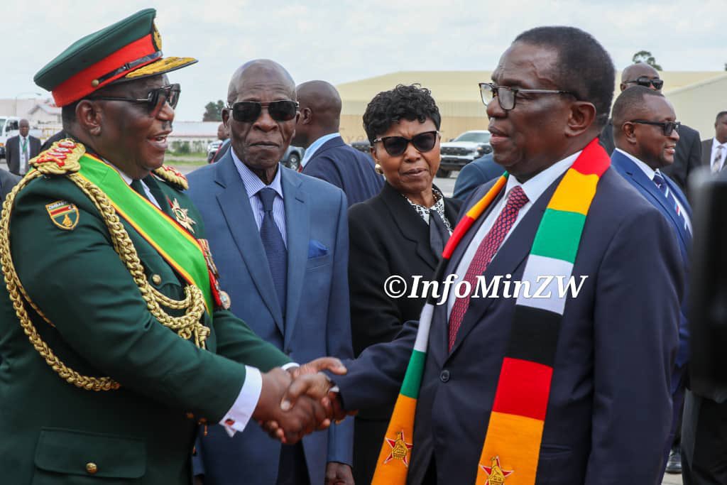 MviringiHosia's tweet image. This is above political rhetoric. And this is not cheap regalia.
It's a statement, a testament and a foretaste of things yet to come. You can underrate the General at your own peril @LynneStactia @TTMambeu