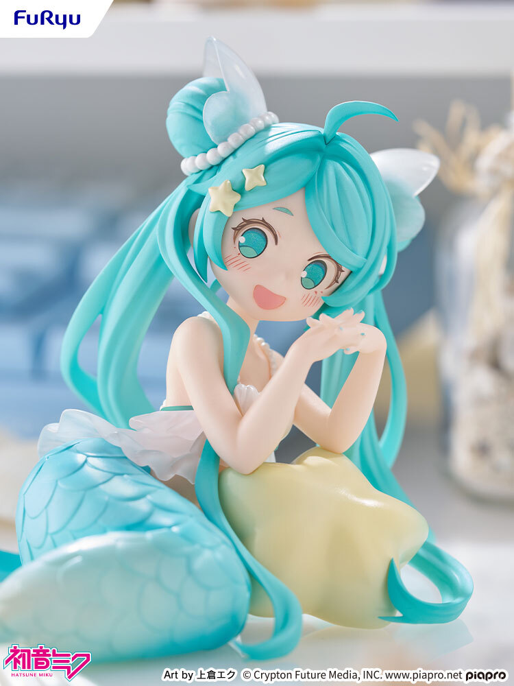 furyu_hm's tweet image. ＼ 新商品情報🎉 ／

お求めやすい価格帯のデスクを可愛く彩る新シリーズ『デスクトップフェアリー』始動🎊

シリーズ第1弾は、おとぎ話をテーマにした初音ミク3体が3か月連続で登場！
今回は「初音ミク 人魚姫ver.」

予約締切は1/6まで✨

🧜‍♀️ご予約はコチラ🫧
furyu-hm.com/products/tnl-u…

#初音ミク…