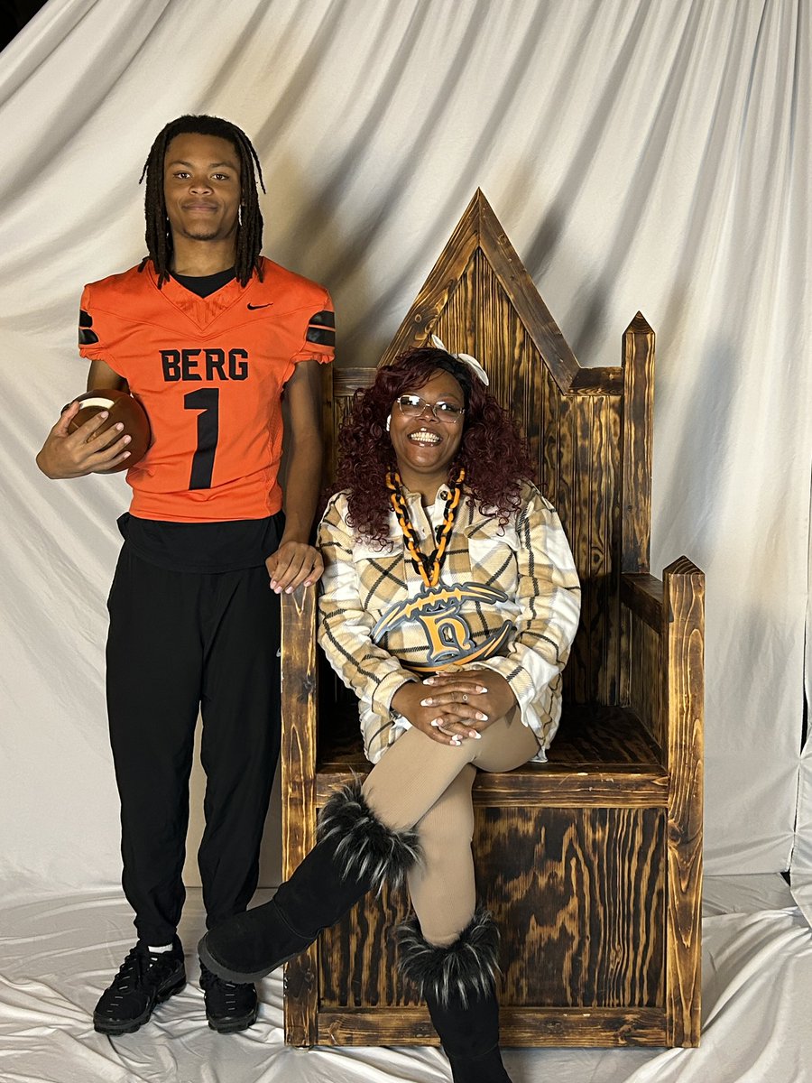 Tre_mail7's tweet image. After a great visit i’m blessed to receive my 3rd offer from Heidelberg University!! Thank you @gabrielmarks_06 For the opportunity!! 

@CoachWestler @CoachSlater25 @HHSPresidentsFB