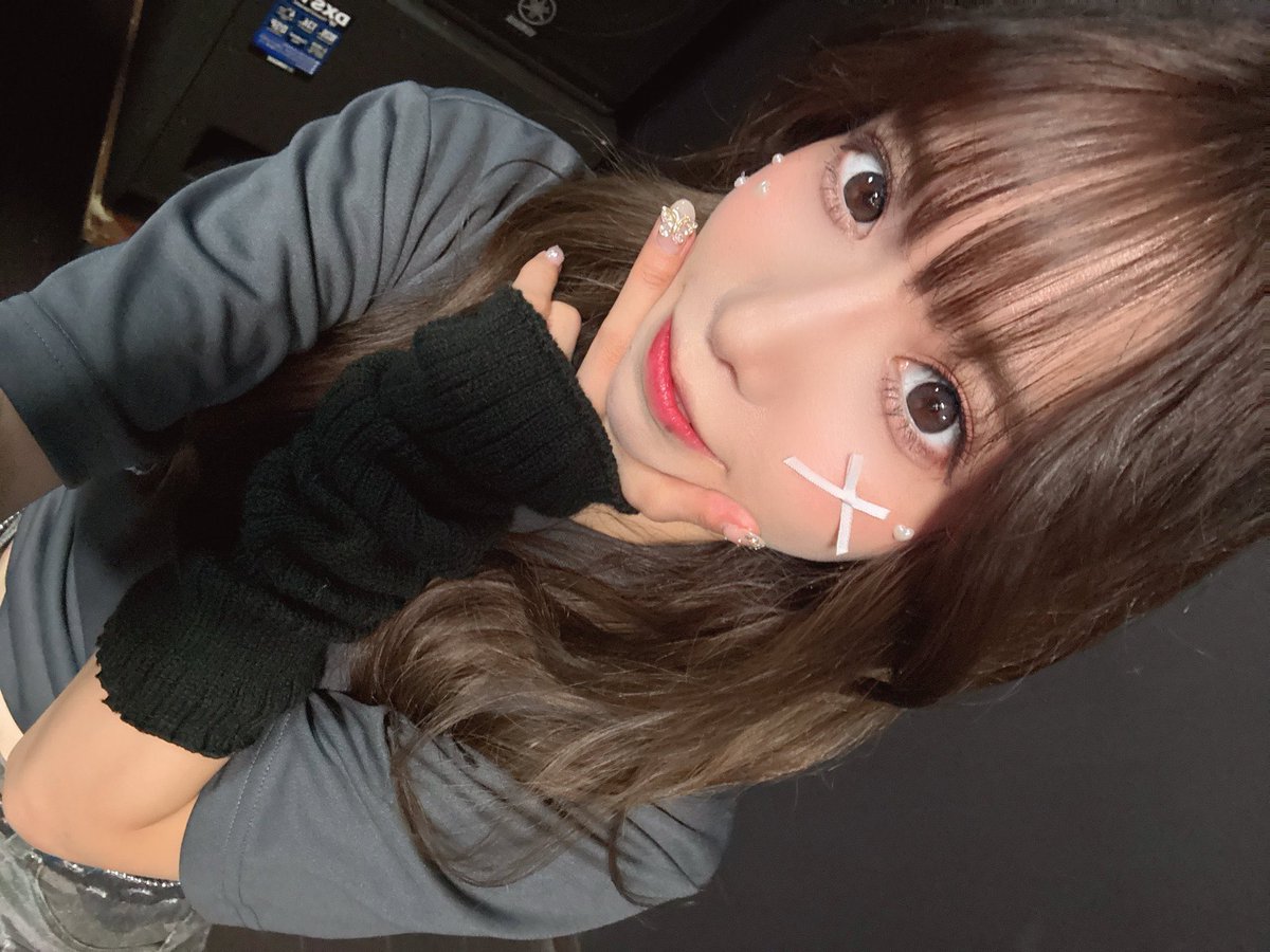 ReoNa_ASCA_go's tweet image. 皆さんおはよー

夢のような時間はあっという間
昨日の亜咲花さんASCAさんのライブ
めっちゃ楽しかったなー✨
久しぶりに会えた人もいて嬉しかった😊

しばらく余韻に浸りながら頑張れる💪

頂いた物多すぎて
キャリーバックに入らず📦で送ります😅

今日も良い一日を😊
#ReoNa
#ASCA
#亜咲花