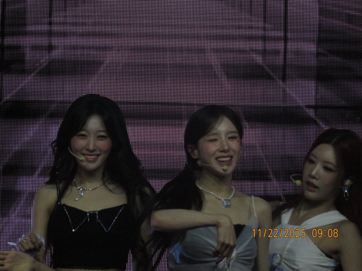 avilu_nyang's tweet image. smiley heejin and choerry ♡ #ARTMS_in_Denver #ARTMS #Grand_Club_Icarus