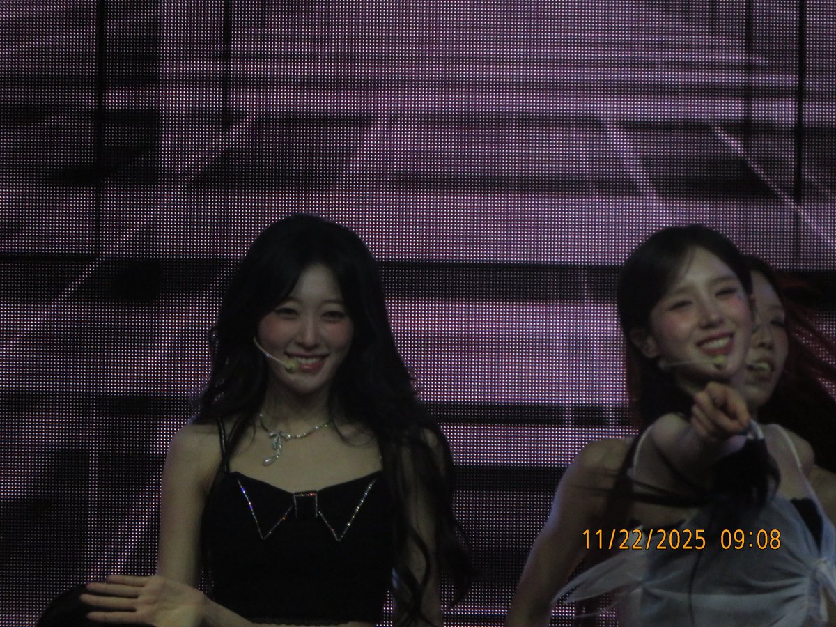 avilu_nyang's tweet image. smiley heejin and choerry ♡ #ARTMS_in_Denver #ARTMS #Grand_Club_Icarus