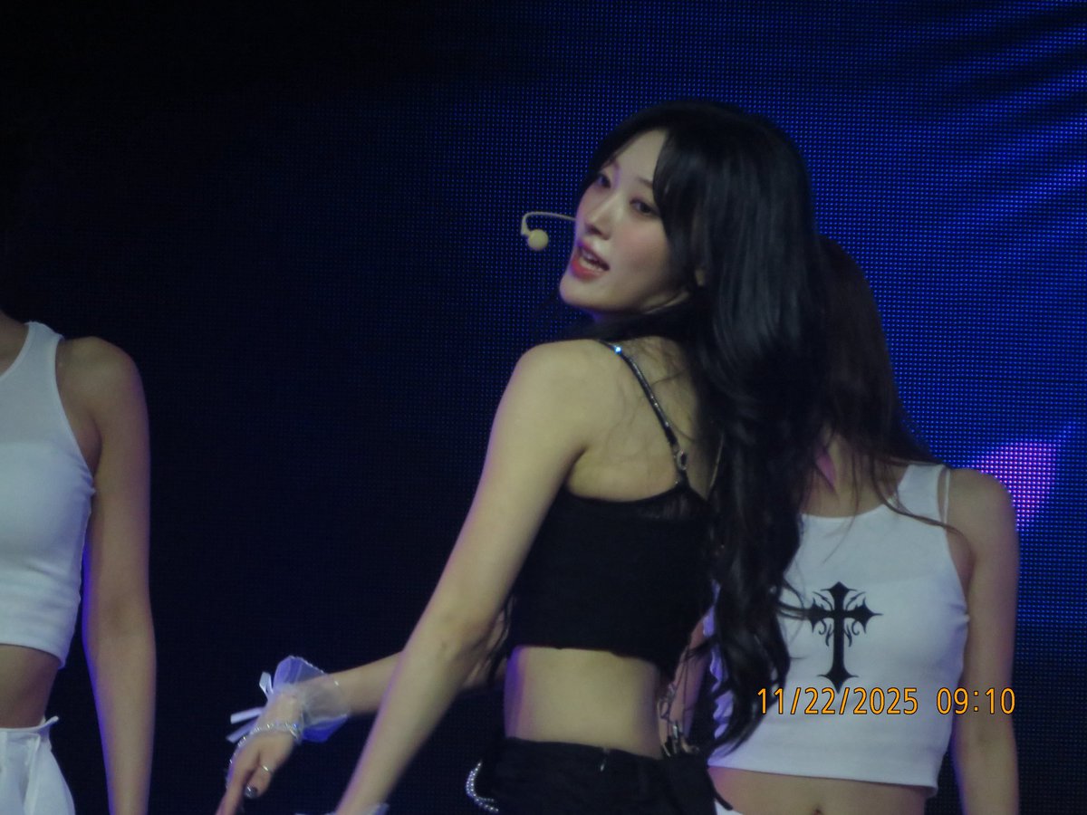 avilu_nyang's tweet image. UGH i need her #ARTMS_in_Denver #ARTMS #Grand_Club_Icarus