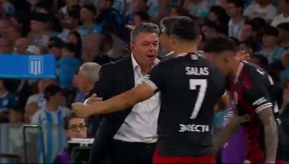 UserRacinguista's tweet image. Gallardo y Salas festejando que empezaron sus vacaciones