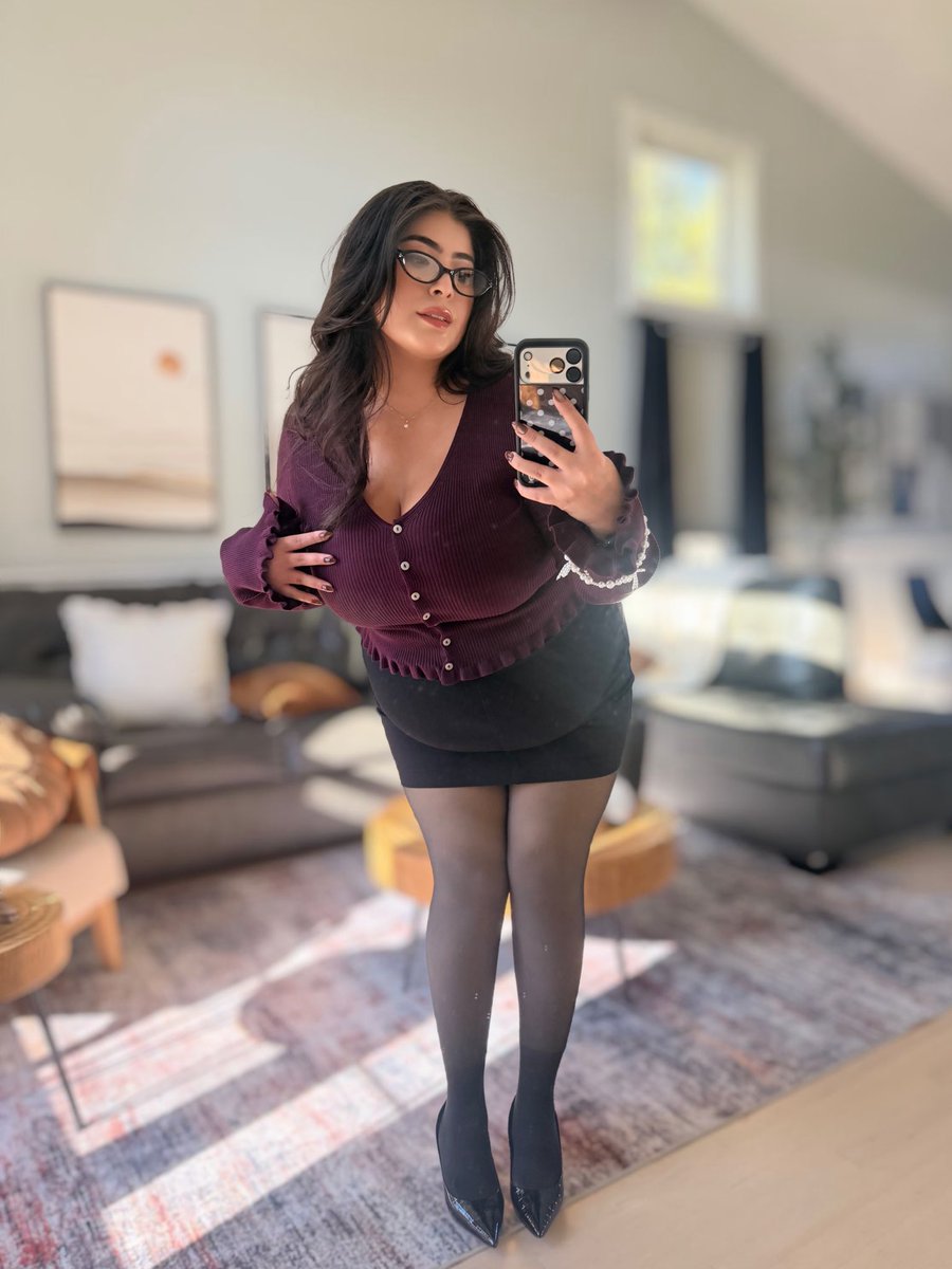 PrincessVicR's tweet image. Are you going to be a good boy for Mommy?