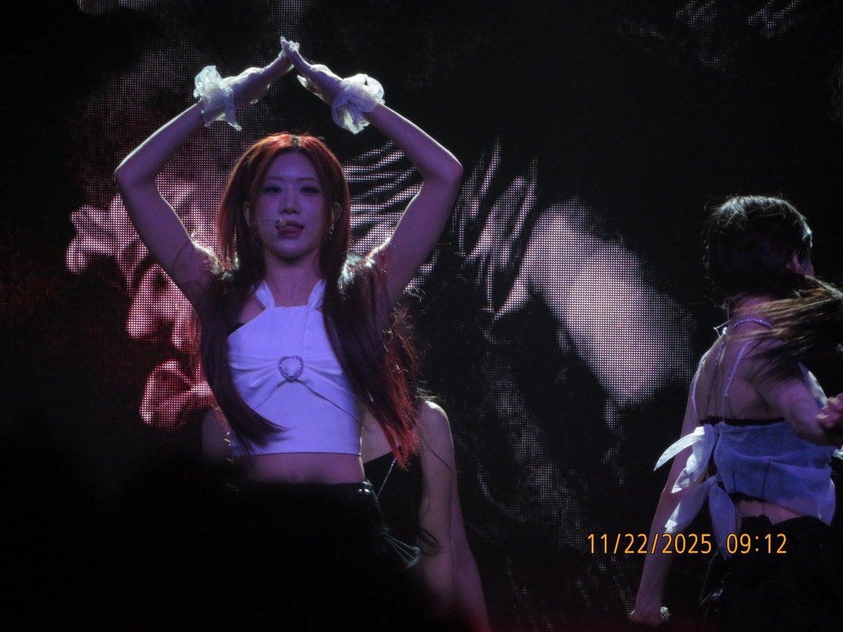 avilu_nyang's tweet image. kim lip doing a mountain pose for us. so cute #ARTMS_in_Denver #ARTMS #Grand_Club_Icarus