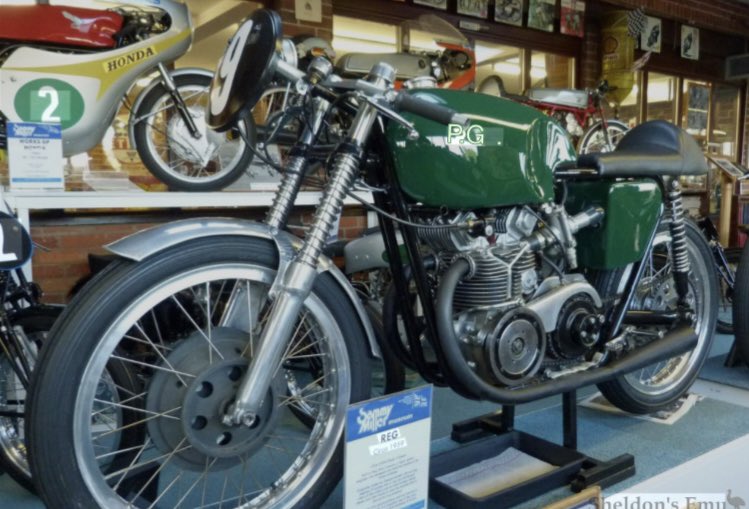 Moto_History's tweet image. Bob Greeson made a DOHC twin back in 1953. For a British builder this was an exceptional bike.  #britishmotorcycles. #advancedtechnology. #motorcycletechnology. #handmademotorcycles