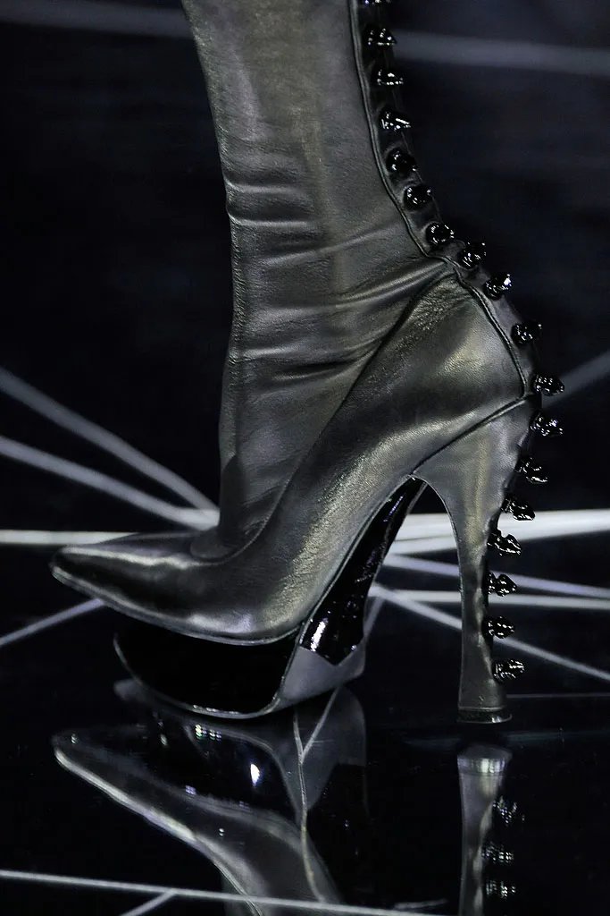 tiedtothemast's tweet image. Alexander McQueen Horn of plenty boots for all my roblox fashion lovas 💞#RobloxUGC