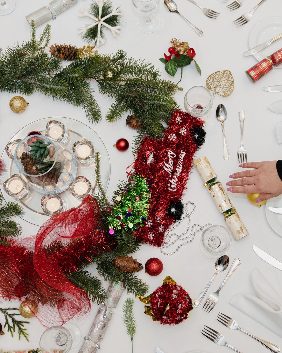 Celebrate the holidays at <a href="/CAVUKitchenBar/">CAVU Kitchen Bar</a> !

Join us on December 24 &amp; 25 for a festive buffet dinner featuring holiday classics and seasonal favourites.

Book your table now: bit.ly/ChristmasAtCAVU