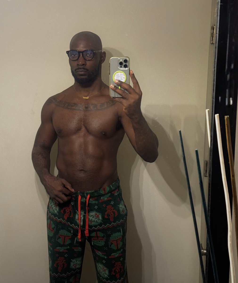 nice_two's tweet image. “Okay now wait just one second glasses”