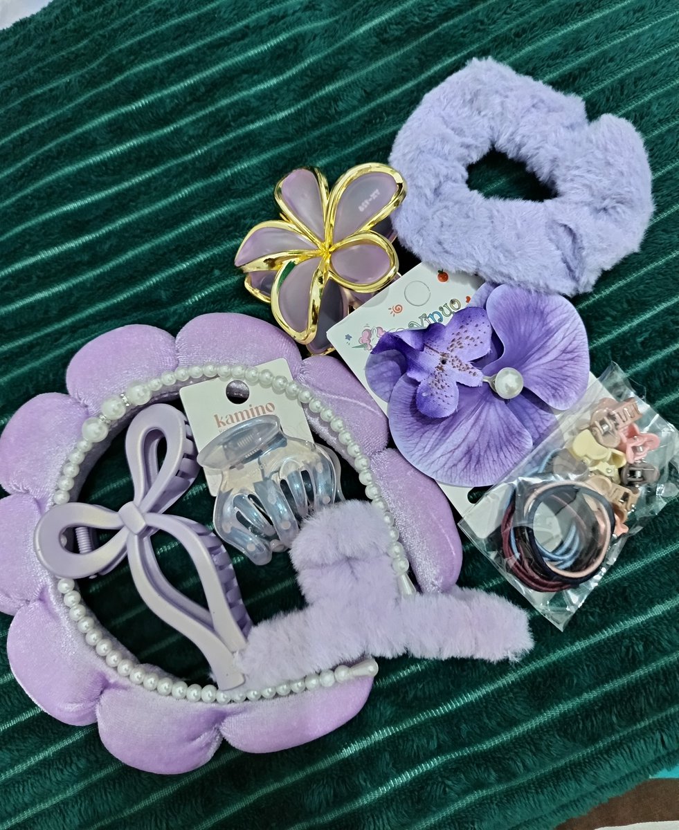 Getting all these cute accessories from <a href="/Noeveuse/">Noe.</a>. Look at how pretty! Thank you for the gift, you know that I really love it! ✨