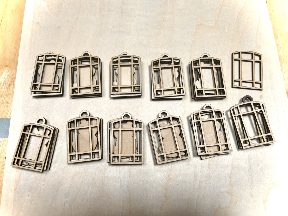 『タヌキはもうおしまいですペンダント』にご注文くださいました皆様、ありがとうございます。
これからウッドバーニング制作いたしますので今しばらくお待ちください♪