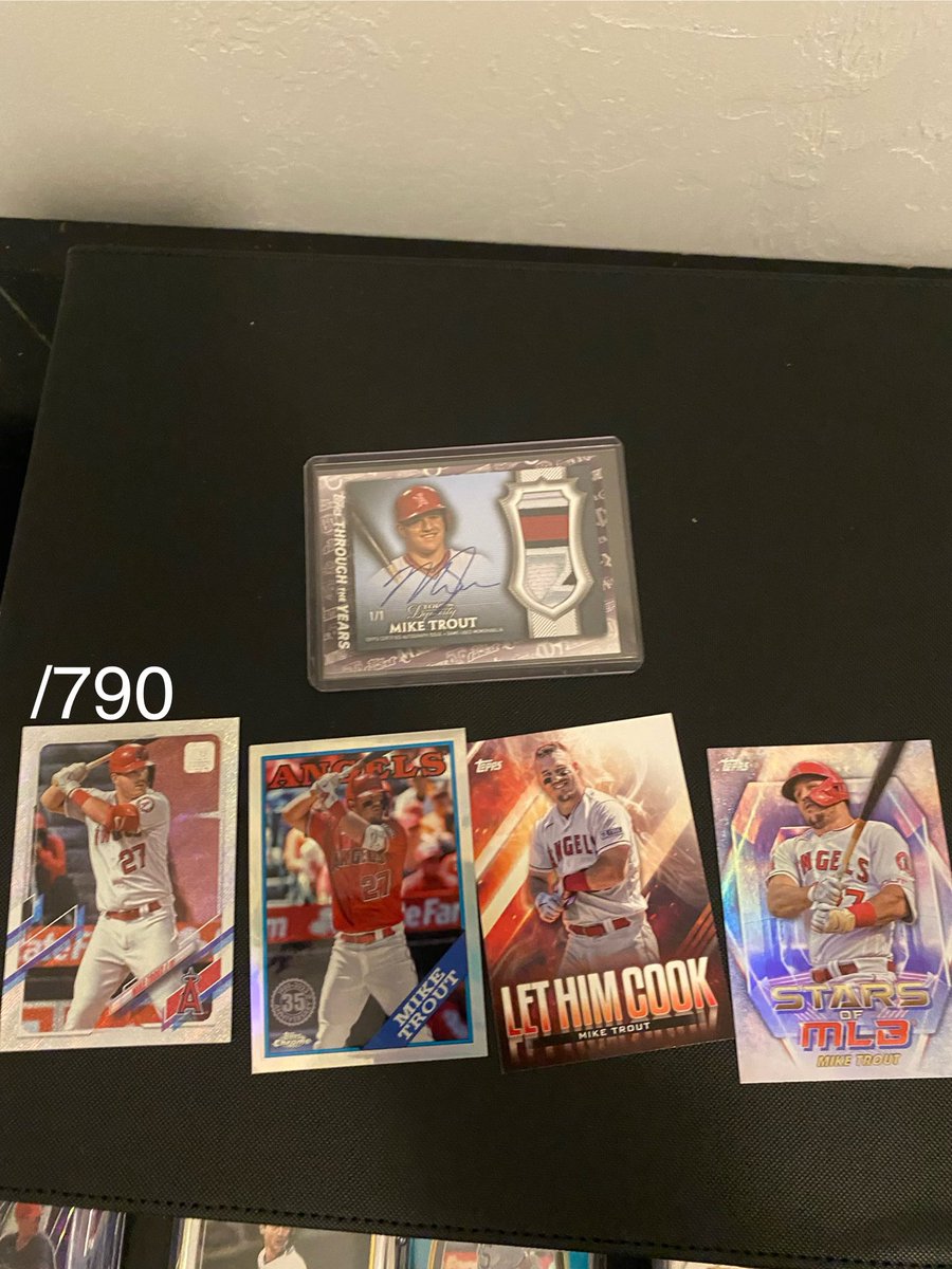 DHCards10's tweet image. Mike trout lot lmk if interested RT appreciated #angels #Thehobby #MLB #trout