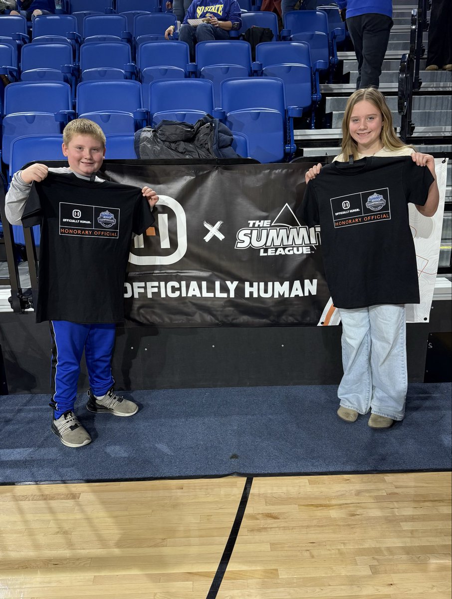 TheSummitLeague's tweet image. Future Officials 🤝 Current Officials
 
Special thanks to @OffyHuman for helping make these interactions possible 👏
 
#ReachTheSummit x #SummitVB