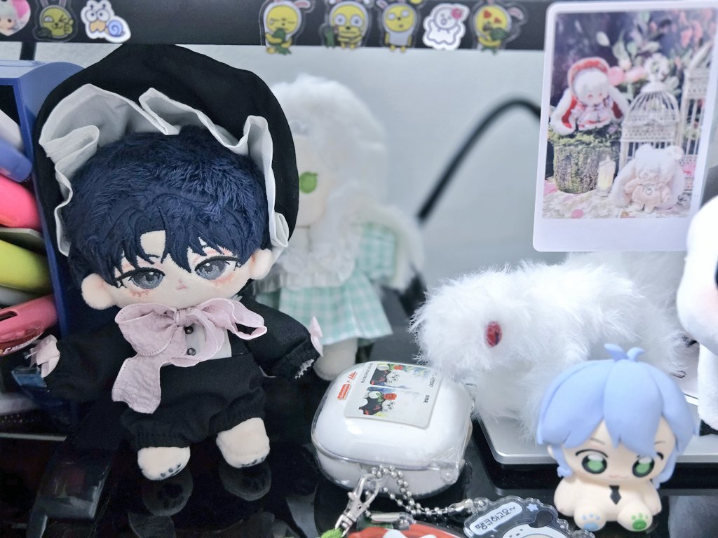 오늘의 출근솜은

우리 귀여운 서토깽 호유니❤️
그리고 비누깅이 만들어준 모루 게롱씨

우리 호유니 이름 지어줘야하는데 이름 짓는 재능이 없어서 맨날 서또깽판 호유니라고 부름
이름 진짜 모하지