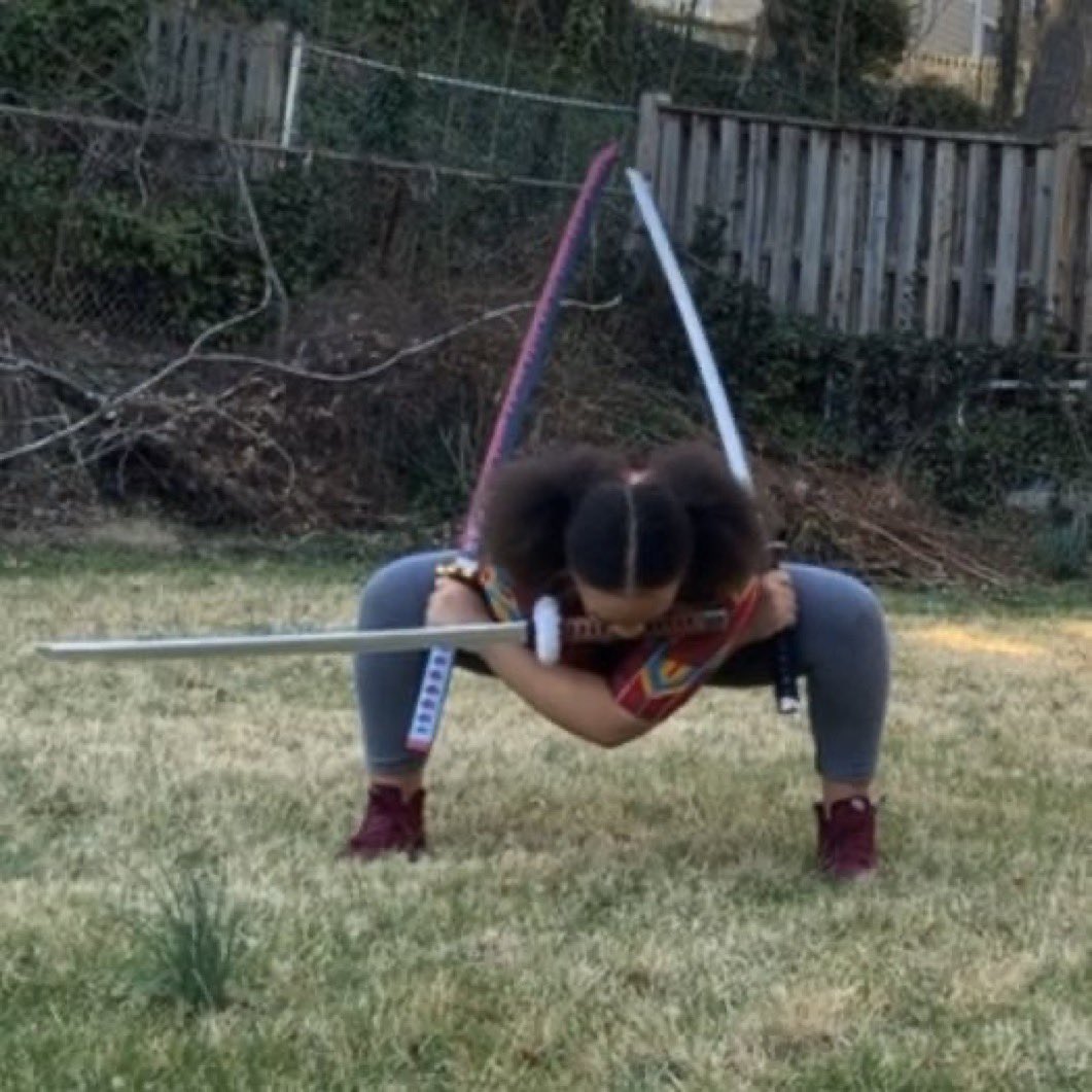 kikicheea's tweet image. Sir I’m the literal QUEEN of this pose don’t play with MEEEEEE