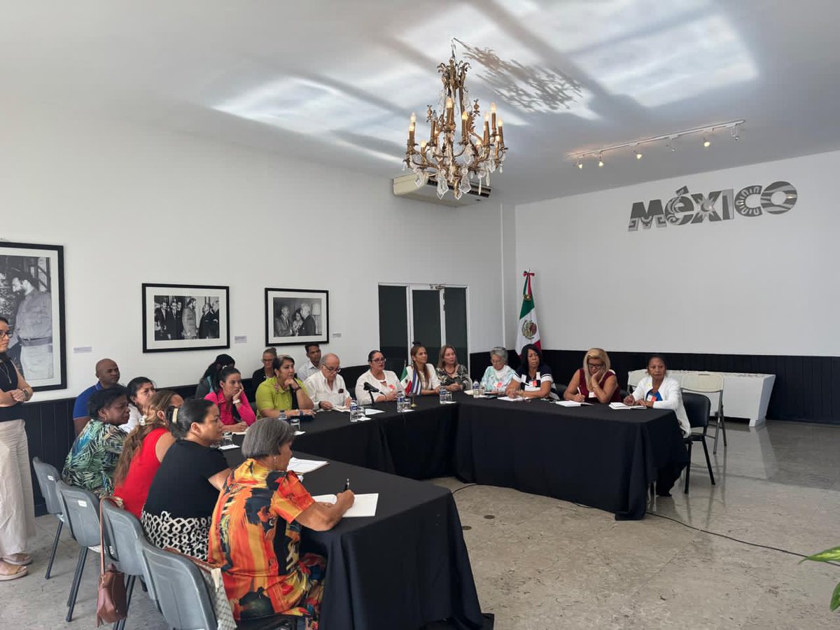 Con la presencia del Embajador de México en Cuba, Miguel Díaz Reinoso y varias autoridades del MINED, se inauguró esta mañana el XIX Curso para Profesores que coordina la Agencia Mexicana de Cooperación Internacional para el Desarrollo en el marco del programa escuelas México.