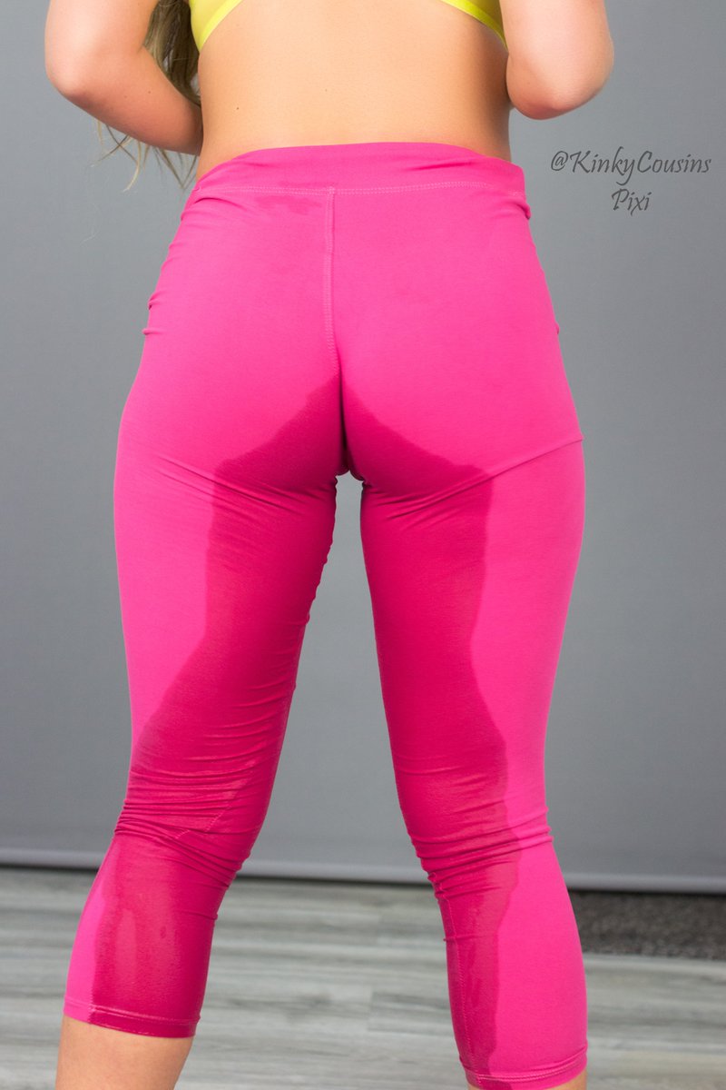 Do you prefer a front  or back view in wetting vids?
#leggings #wetting #cameltoe