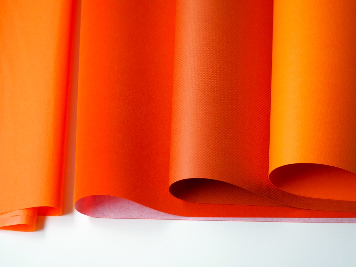 今日は、オレンジ色の紙をご紹介します🙋🏻 左から順に極薄の