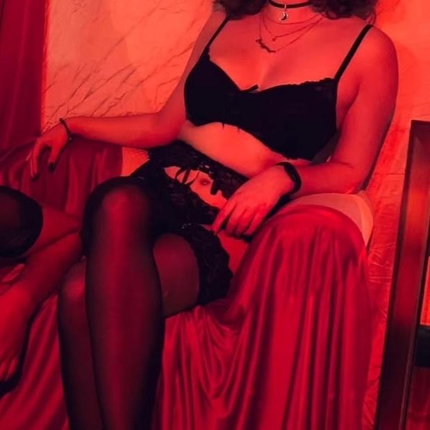 MysticMuse707's tweet photo. Heyyyy, I'm Mystic! Been here before but we're going for round 2! I love being naughty and showing off. Help a poor lady out, will you? 🥺
#lingerie #spicy #contentcreatore https://t.co/8i8n8z56mv
