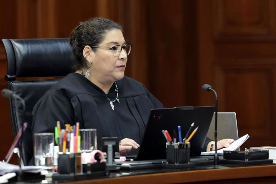 🗳️📌LENIA BATRES PROPONE BAJAR LA INDEMNIZACIÓN POR MUERTE DE UN TRABAJADOR A LA MITAD

La ministra Lenia Batres volverá a llevar al Pleno de la Corte este jueves un proyecto polémico. 

Y es que propone que la indemnización civil por muerte de un trabajador se calcule con UMA