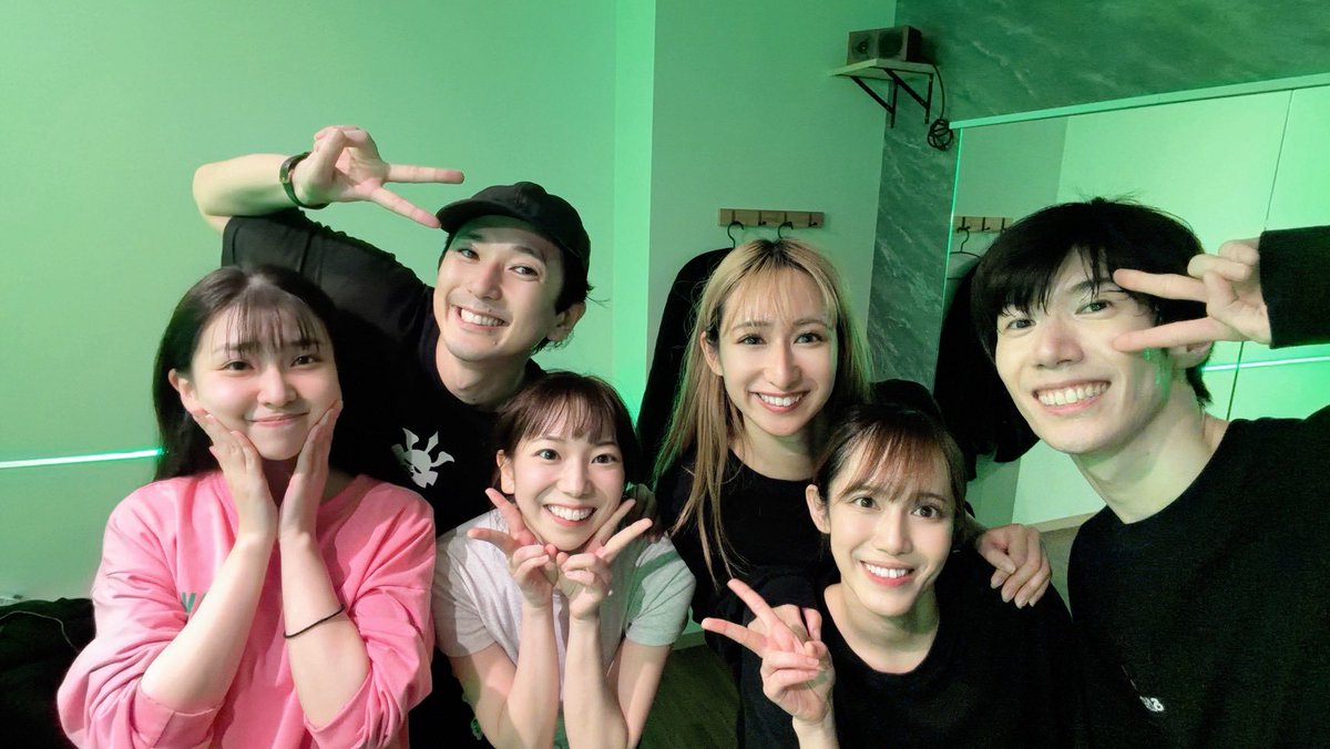 おはようございます☀
毎日パッセンジャーズのリハーサルをしております🫡
大好きな方々と一緒に何かを作る時間は本当に幸せです🥰
そして本日21時よりツーショット券2枠目可能となります！よろしければゆっくりお話しましょ🫶

passen0430.base.shop