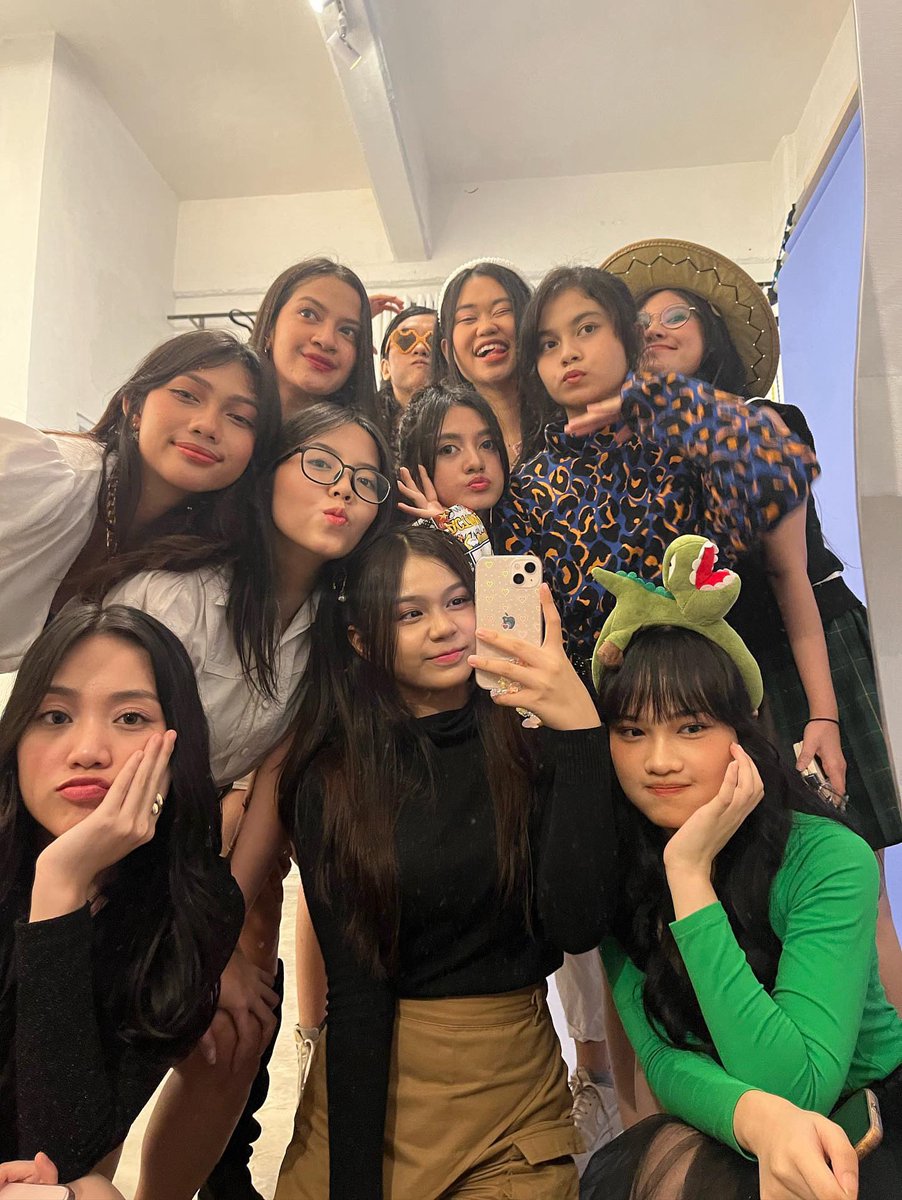 upgirls_bya's tweet image. tepat hari ini aku suda 2 tahun disini! senang sekali uda punya kesempatan untuk berada disini, terimakasih atas dukungannya selama ini ya!!! kita harus bareng bareng terus sampe tahun tahun berikutnya, kita meroket bersama oke??🚀💥#meroketbersama #kacaw #dab