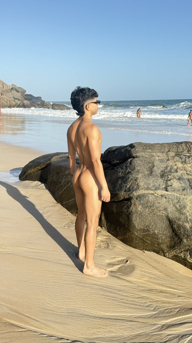 Me encuere en la playa, más fotos👇👇

onlyfans.com/sebaspores