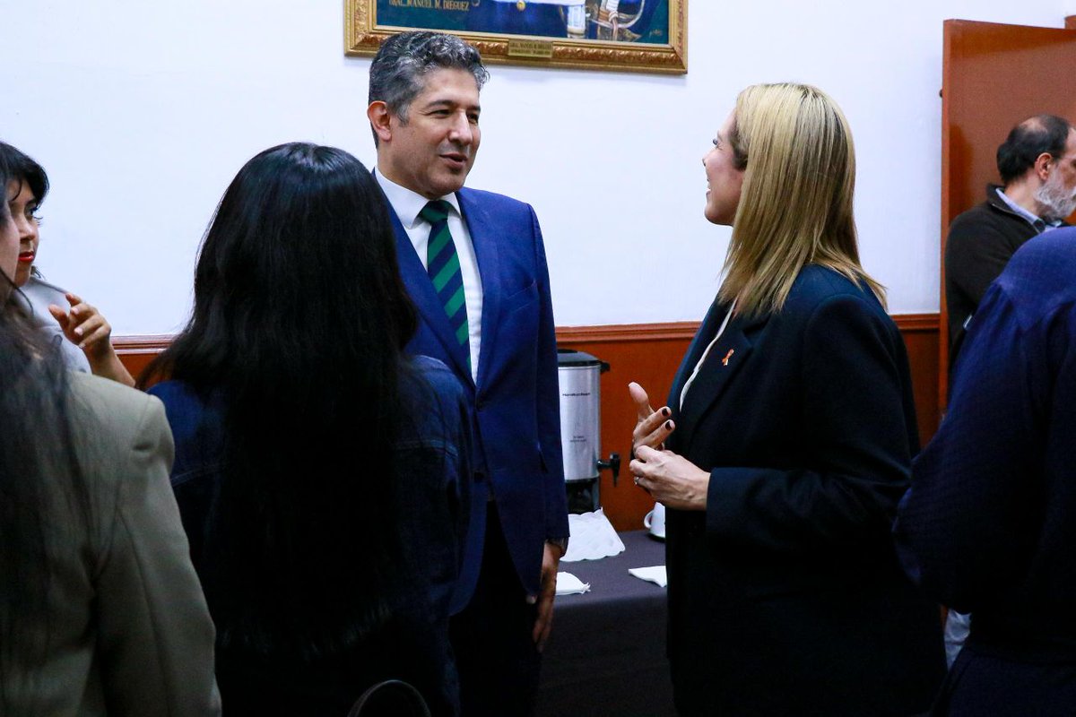 FabiolaLoya_'s tweet photo. Estoy cierta que el camino aún es largo. Refrendo mi compromiso absoluto con las mujeres, niñas y adolescentes de Jalisco; seguiré trabajando con convicción, claridad y responsabilidad. Quedo abierta, hacia quienes integran el Poder Legislativo, para que sigamos avanzando juntas y juntos hacia un Jalisco más justo, igualitario y libre de violencias.