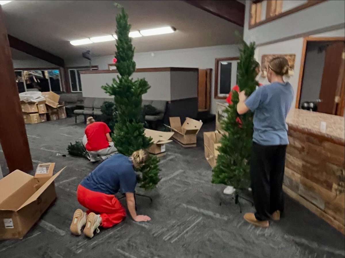 Thankful for the opportunity this week of Thanksgiving to help Hillside Community Church decorate for the holiday season tonight! 🎄✝️ 

#GoYotes #ThankfulGratefulBlessed