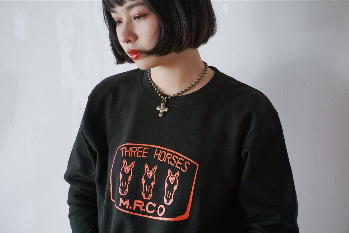 Mitsuuma_TV's tweet photo. 大人気のRetro Mitsuuma Sweat #02 blackorange🧡
⁡
１枚で着ても重ね着でも合わせやすいアイテム🐴🐴🐴
⁡
来年の午年に向けて"馬アイテム"はいかがでしょうか！
⁡
◽︎model160cm/M着用
⁡
https://t.co/5VK5fCEAy6
※1万円(税込)の購入で送料無料 https://t.co/9qcZoPhc6D