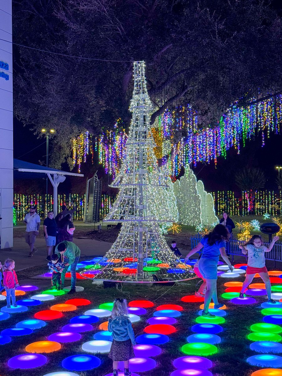 VisitHouston's tweet photo. Step into a cosmic winter wonderland at @SpaceCenterHou! πβ¨ Galaxy Lights is back, lighting up the night with out-of-this-world displays, interactive fun & starry surprises at every turn π€©ππ« #ExploreHOU #Houston #thingstodoinHouston
π€ https://t.co/Tfu5SG2vqZ https://t.co/29p0xoIX9k