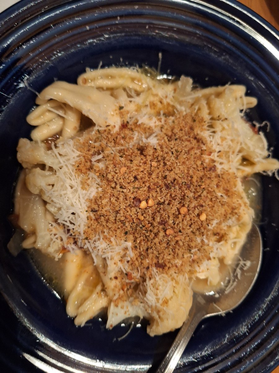 cannabananaRN's tweet image. We had pasta with cauliflower and sun dried tomatoes 🍅 
#MeatlessMonday