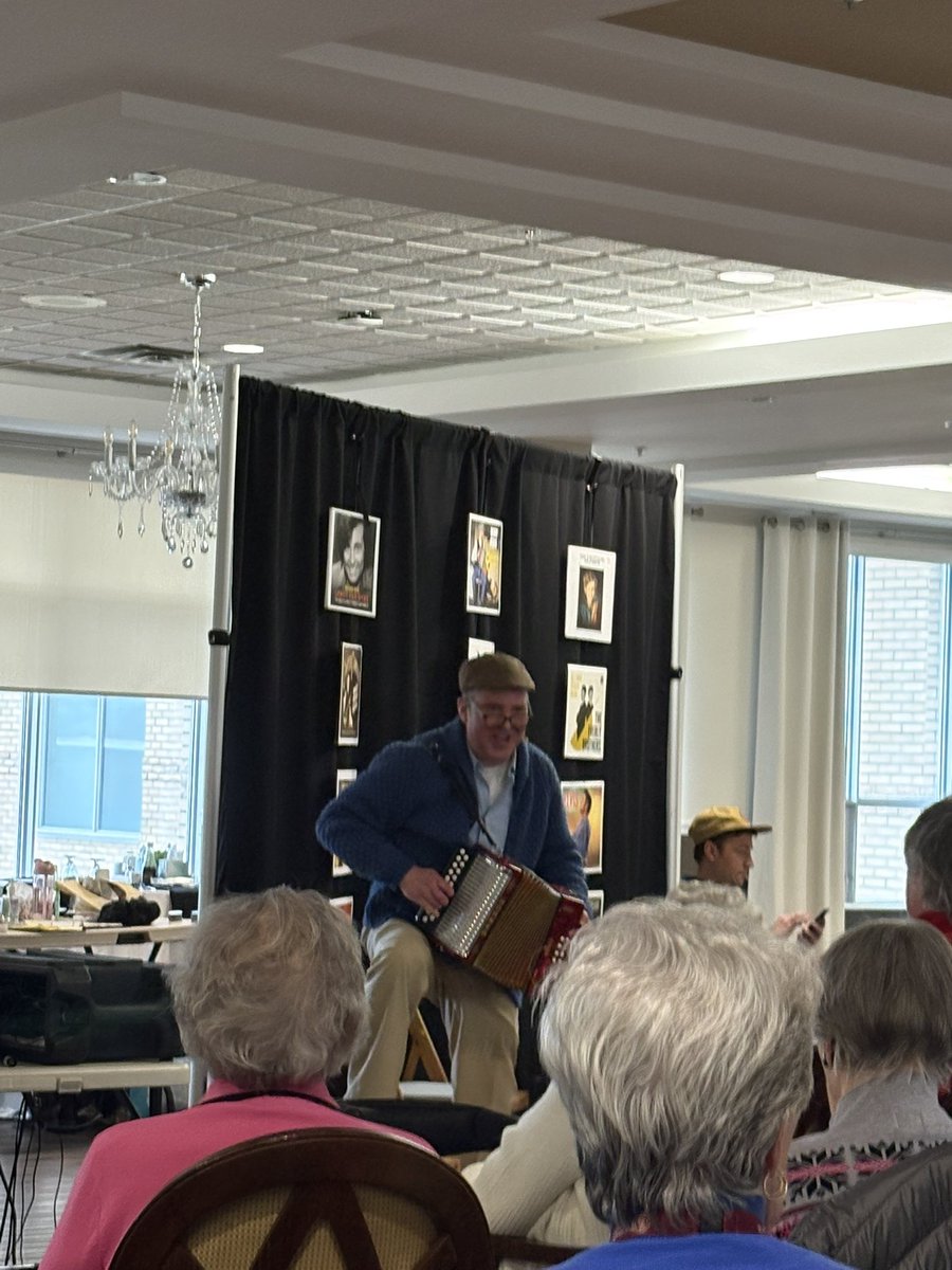 PaulLaneMHA's tweet image. Was glad i accepted an invitation to Tiffany Village this afternoon to the Arts &amp;amp; Aging Network’s production of ‘The Music of Your Life’, a tribute to VOWR.  What a wonderful program to bring smiles to the faces of seniors across our province.
#CommunityMatters