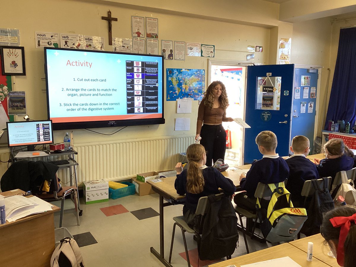 HolyChildPSBel's tweet image. P6 are learning about their bodies with help from their QUB medical students as part of the Medics in Schools Programme. 👨‍⚕️👩‍⚕️

#SharingCaringLearning @QUBelfast @QUBMedEd