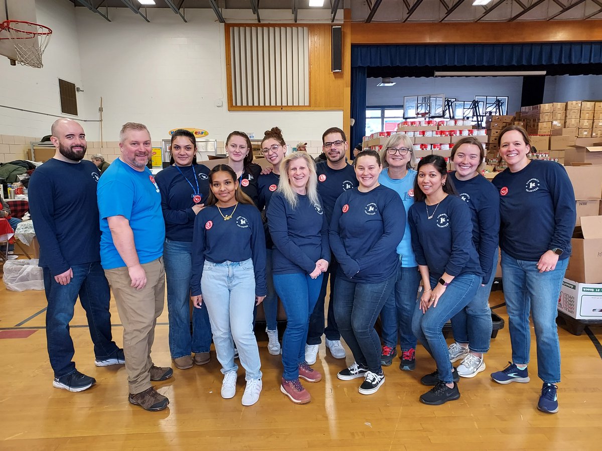 FirstScotia's tweet image. Proud to support Concerned for the Hungry! Our volunteers helped pack 2,423 boxes of food for Schenectady County families this weekend. #1stNationalBankCares #EndHunger #VolunteerImpact @capregchamber @SaratogaChamber