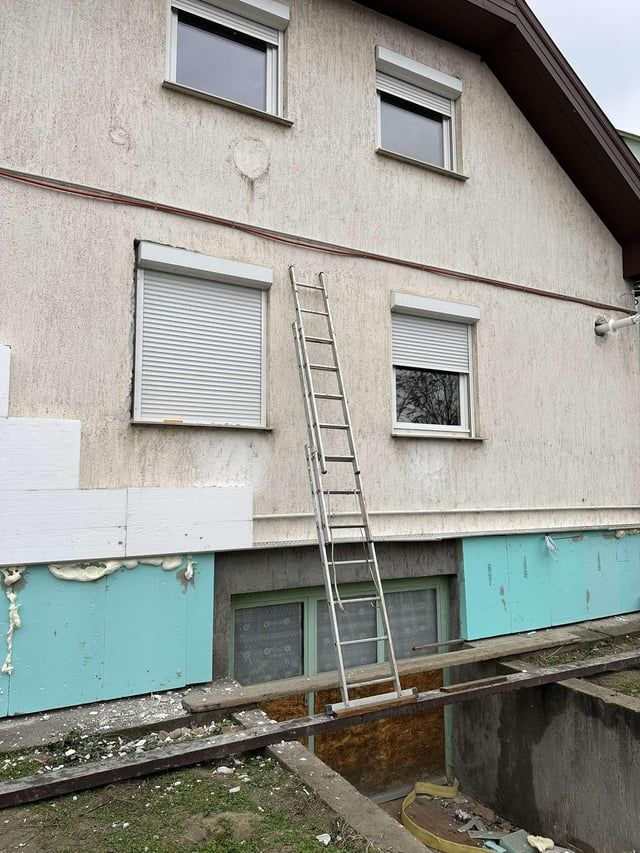 CDailyReports's tweet image. Would you climb this #ladder ? 😅

#constructionfails #safety #fail #OSHA #Construction #CDR #ConstructionDailyReports #contractors #CDR #builder #building #subcontractors #constructionworker #generalcontractor #constructionmanager #constructionmanagement