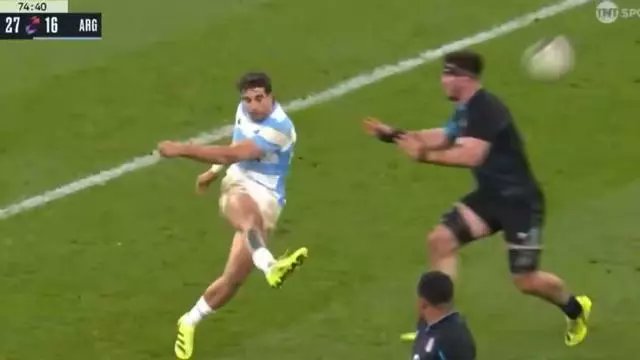 Caperucit Roj tweet media