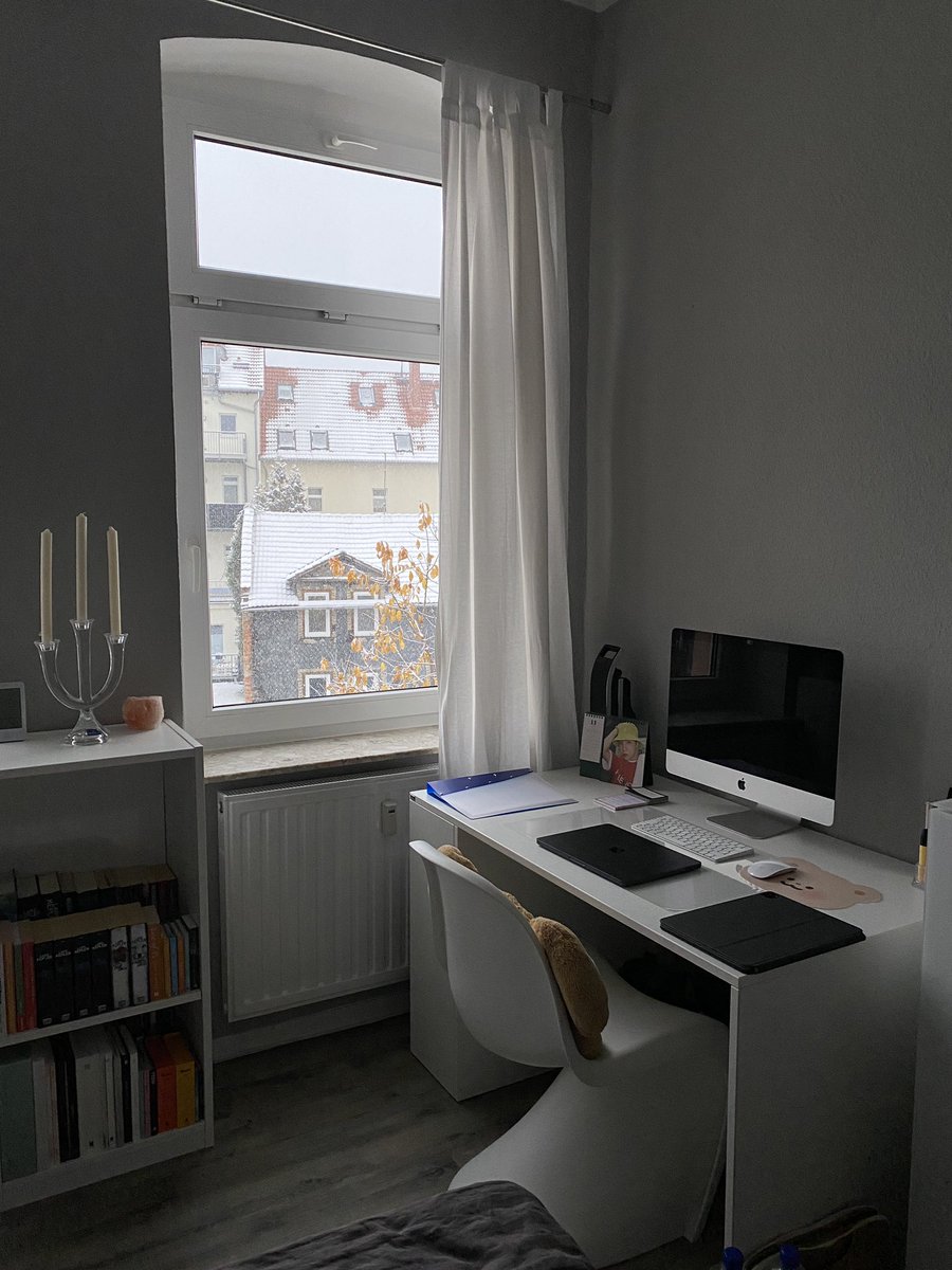 aprilsdiaries's tweet image. — 24.11.2025 

I woke up to snow today!! ☃️❄️

most of my day was spent @ the primary school I’m interning at, I shadowed my mentor &amp;amp; taught English today 👩🏻‍🏫

I went on campus for my Japanese class and then wrote a lesson plan for tmrw 👩🏻‍💻

#studylog #studytwt #studyspo #공부인증