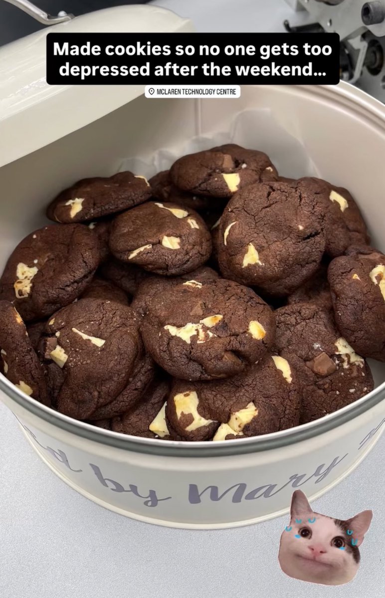 landoslawyer's tweet image. a mclaren employee posted this😭😭