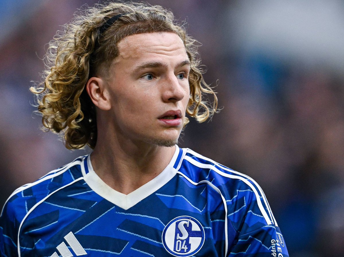 jlb_data's tweet image. À la découverte de jeunes joueurs en Allemagne 🇩🇪 :

Wallentkowitz, piston droit de 17 ans qui commence à jouer en Bundesliga 2.

#Bundesliga