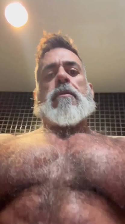 ProjectAlex5's tweet image. just got a dna transfusion by the new henchmen hired by 
@duel, and he has the dna for a blood transfusion, he is in charge of infecting his DNA to all the decentralized casinos. Just look at the photo on the right, he is about to take out the competition to completion.