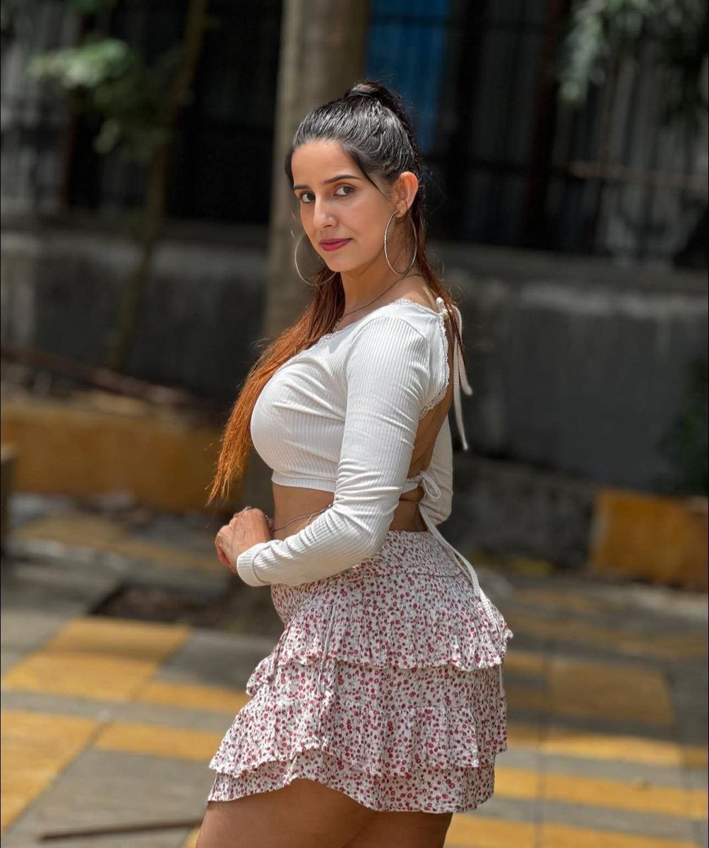 Bringing the heat with this backless tease and floral flair