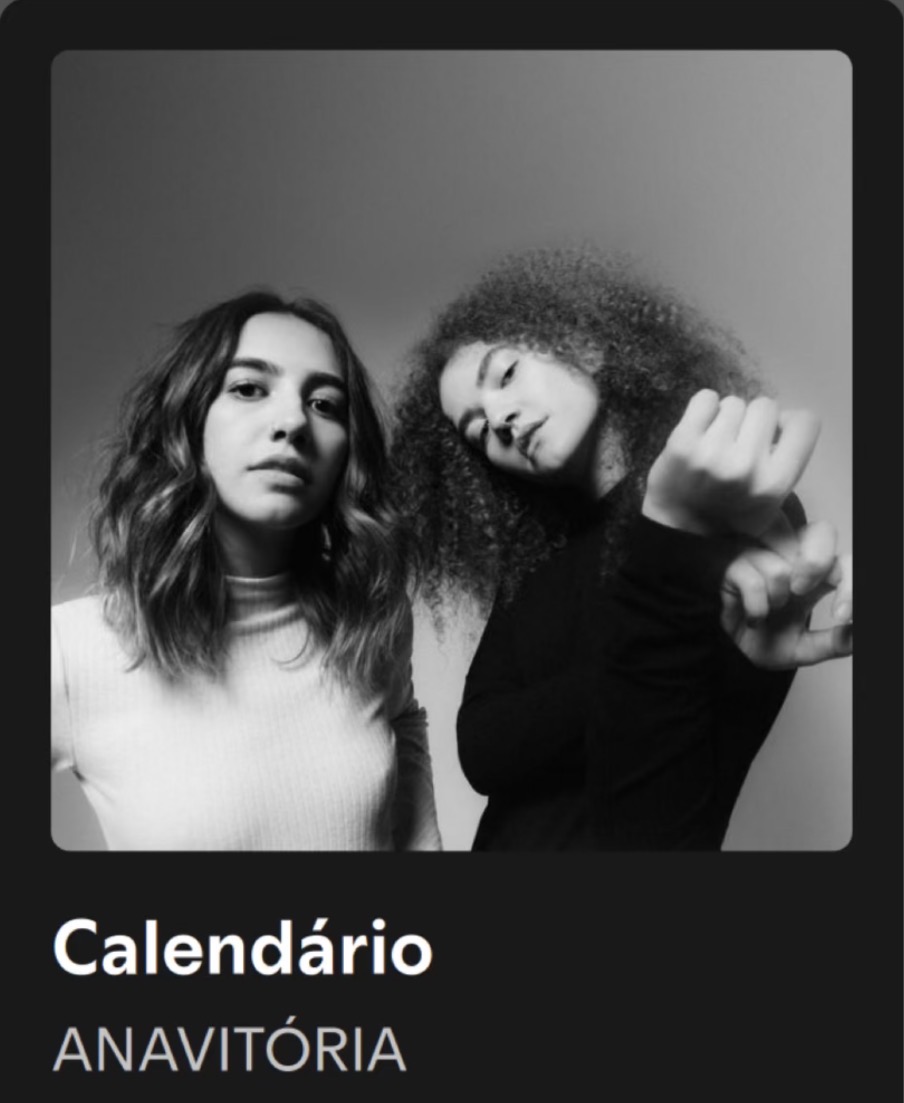 lendosaficos's tweet image. &quot;Pétala&quot;, de @oliviapilar, é inspirado em &quot;Calendário&quot;, da Anavitória.

O que parecia ser apenas mais um encontro casual em um café de uma esquina movimentada, acaba se tornando uma conversa que pode mudar tudo.

🔗 amzn.to/3KmjU8A