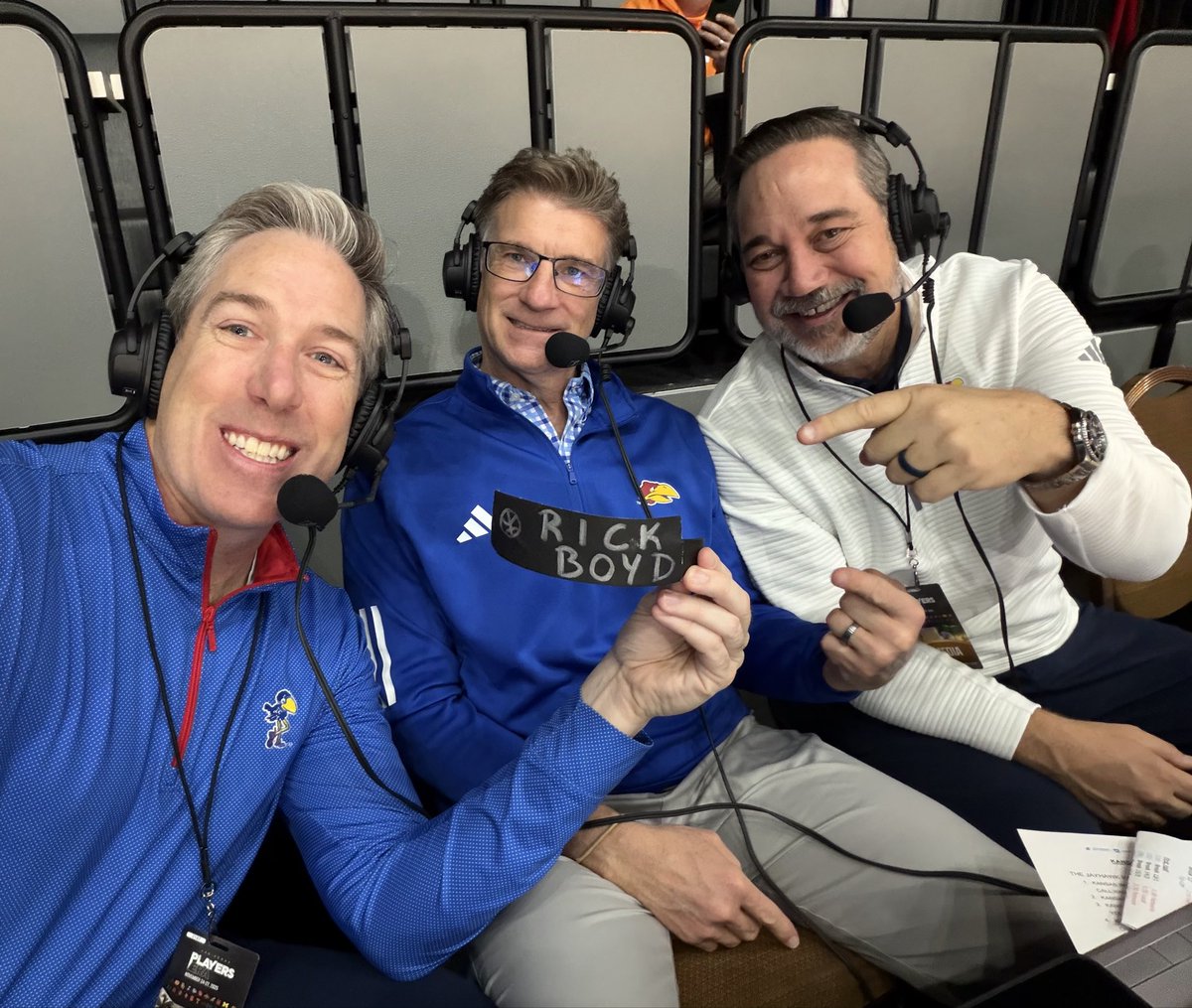 BHanni's tweet image. Today’s #KUCancerFighter hero is Rick Boyd, a 54-year-old from Mission Hills, KS who just a week ago was diagnosed with Multiple Myeloma.

Rick is a 1993 KU grad, loving husband, father of two and a lifelong Jayhawk supporter. He’s been to every KU Final Four appearance since…