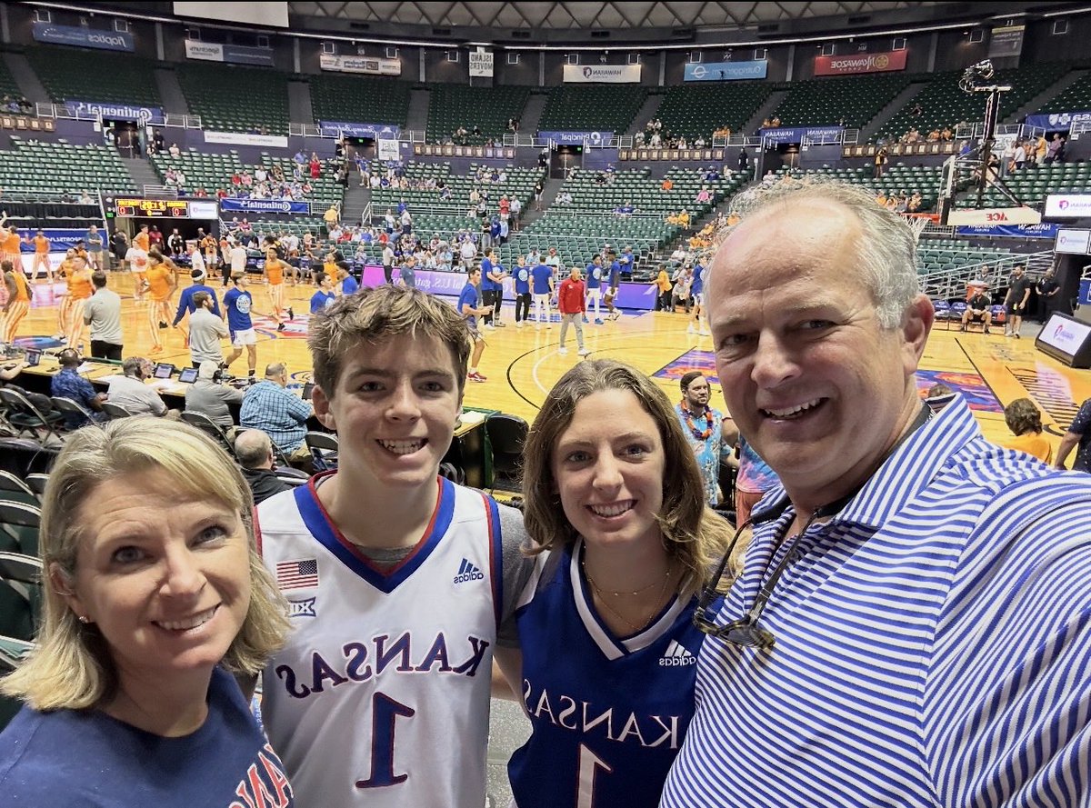 BHanni's tweet image. Today’s #KUCancerFighter hero is Rick Boyd, a 54-year-old from Mission Hills, KS who just a week ago was diagnosed with Multiple Myeloma.

Rick is a 1993 KU grad, loving husband, father of two and a lifelong Jayhawk supporter. He’s been to every KU Final Four appearance since…