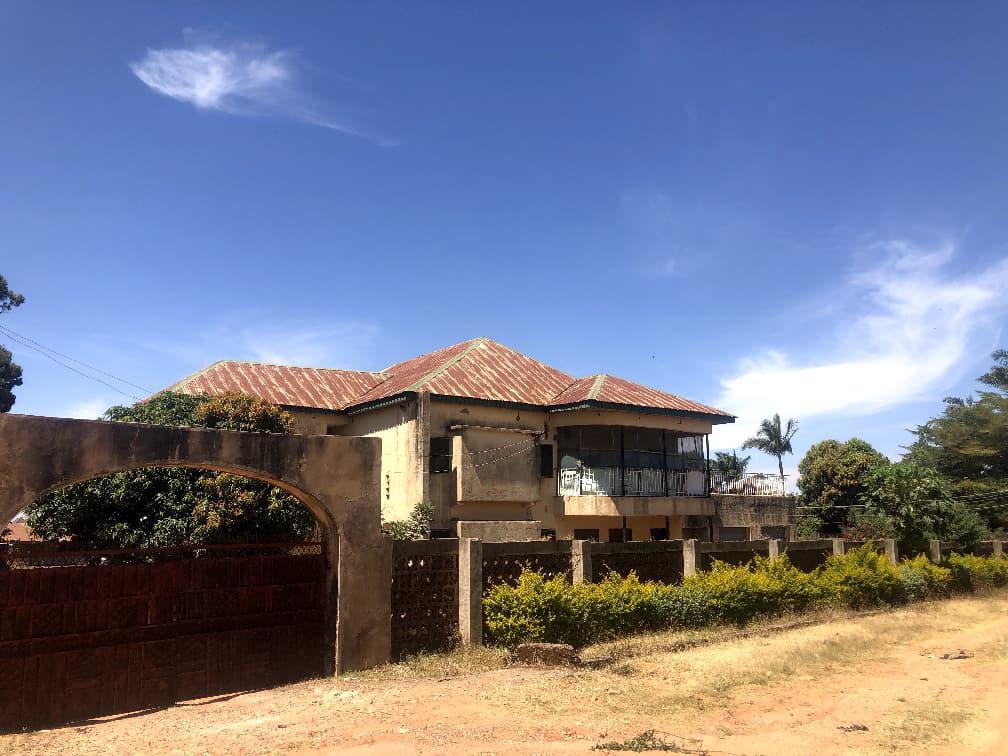 Jos_RealEstate's tweet image. ‼️‼️‼️

FOR SALE: 8-bedrm duplex perfect for the smart investor on over 6 plots

Estimated After-Repair Value(AVR): 300M
- renovation estimate: 6M

💰150M

Perfect for commercial &amp;amp; residential use (4 vacant plots behind the building) 

📍St Monica School axis, State Lowcost, Jos