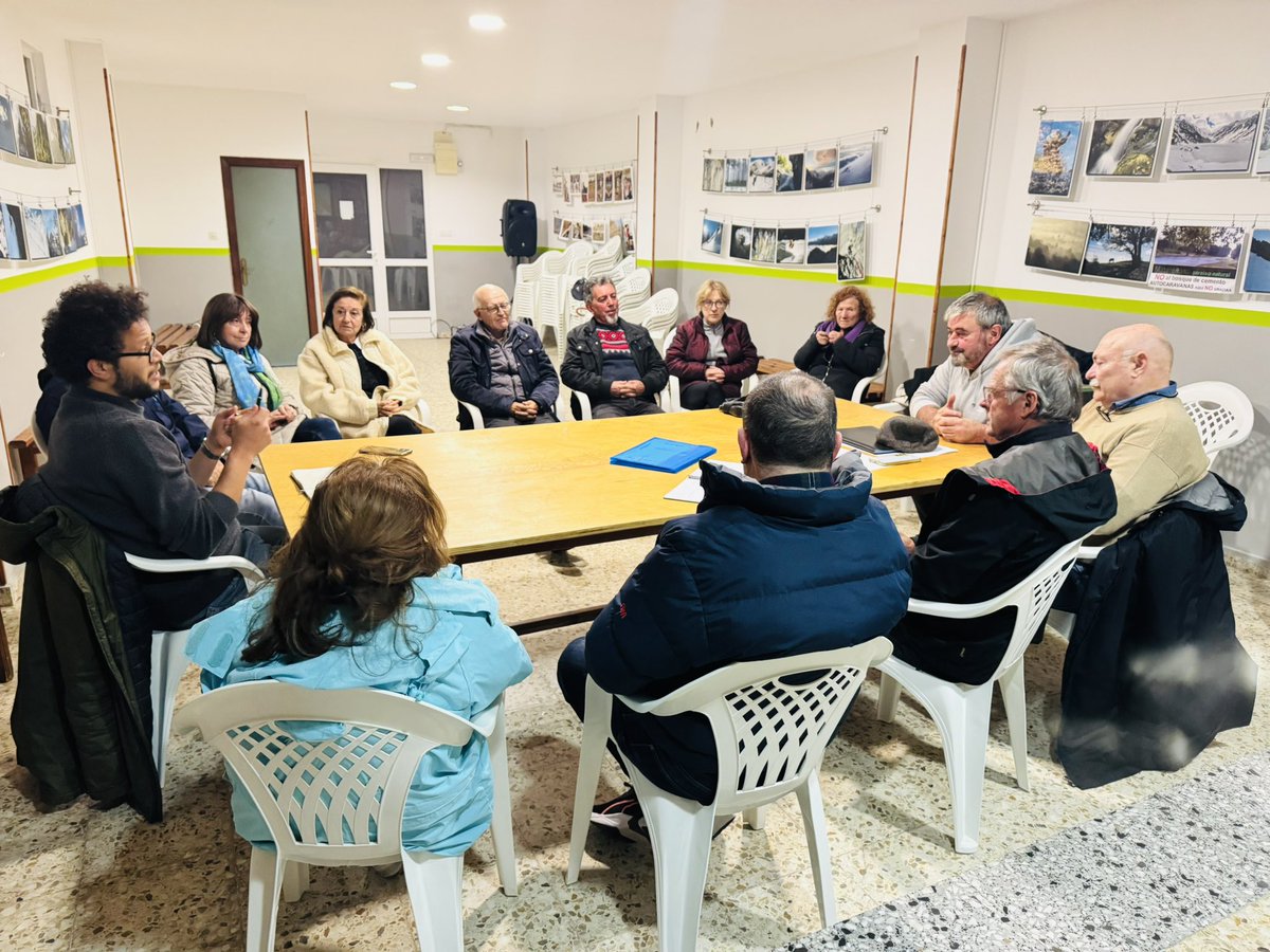 Nos reunimos con la Asociación de Vecinos de Cueto. Hemos hablado del estropicio que pretenden hacer con el proyecto de Mataleñas

También de los problemas de limpieza e inseguridad vial en ciertas zonas, y de sus viejas y nuevas reclamaciones al Ayuntamiento